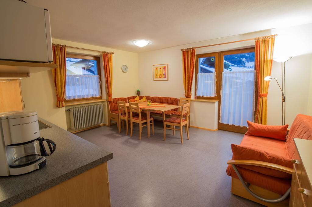 Apartmán Haus Waltraud Neustift im Stubaital Pokoj fotografie